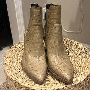 New cowgirl style boots